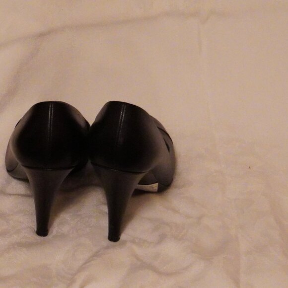 Black CHANEL heels - Picture 3 of 4